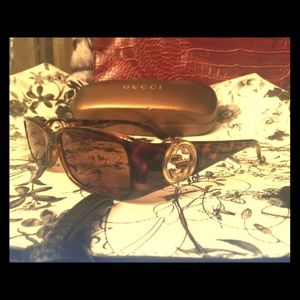Gucci Auth Tortoise Shell Glasses